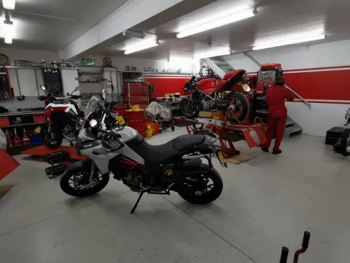 showroom-6.jpg