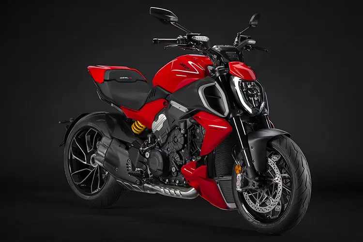 Thumbnail for The new Diavel becomes V4